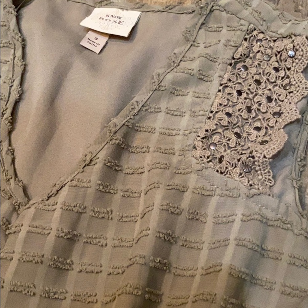 ** 5 for $25**  Knox Rose Sleeveless top